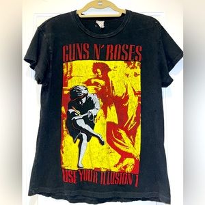 MadeWorn vintage Guns N’ Roses tshirt. Size XS.